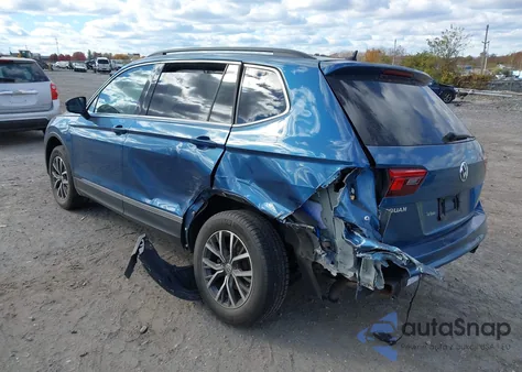 2020 Volkswagen Tiguan 2.0T Se/2.0T Se R-Line Black/2.0T Sel z USA, uszkodzony, nr VIN 3VV2B7AX8LM034861